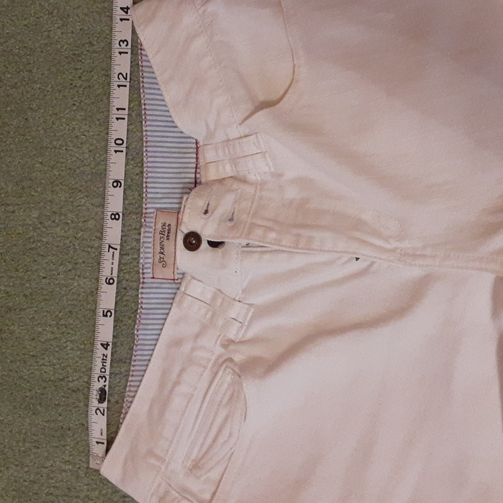 Like new! White denim capris, size 8 - Picture 3 of 6